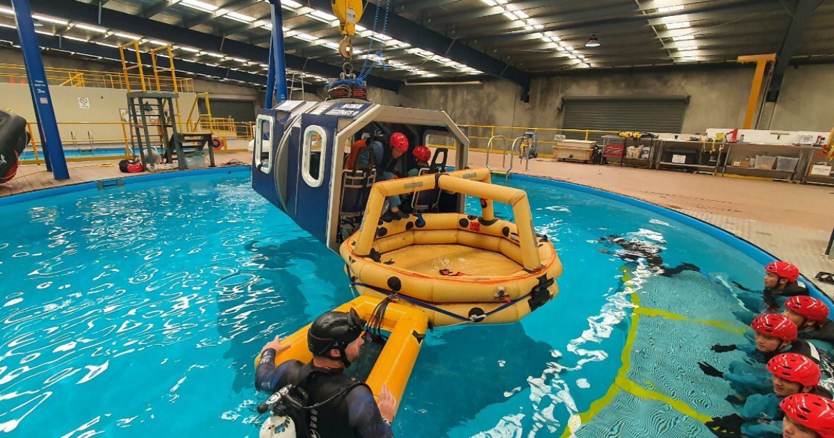 You are currently viewing Mastering HUET Training: Your Guide to Helicopter Underwater Escape Preparedness
