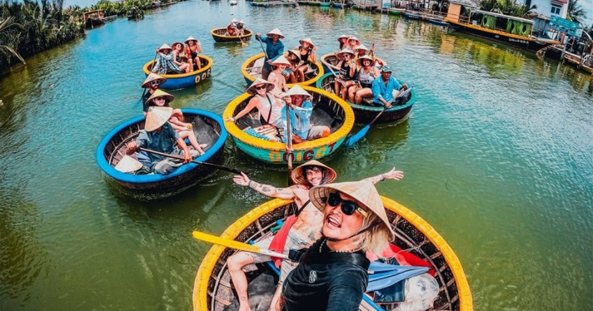 Read more about the article Vietnam’s Air Travel Market Sees Mixed Trends in 2024